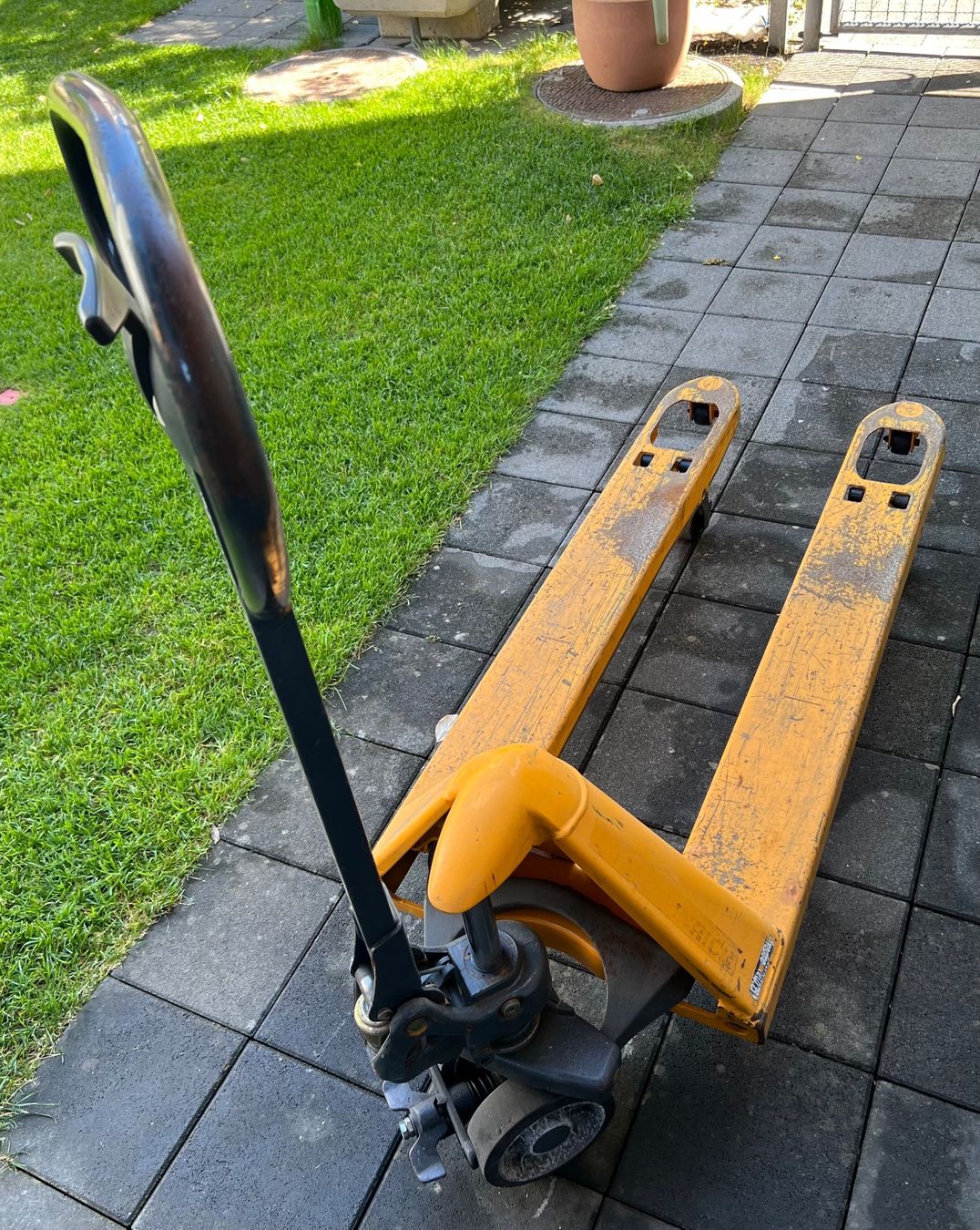 Jungheinrich Carrelli elevatori e a forche: Robuster Hubwagen / Palettrolli, Top Zustand – Usato da Biel/Bienne venduto da HB13 1