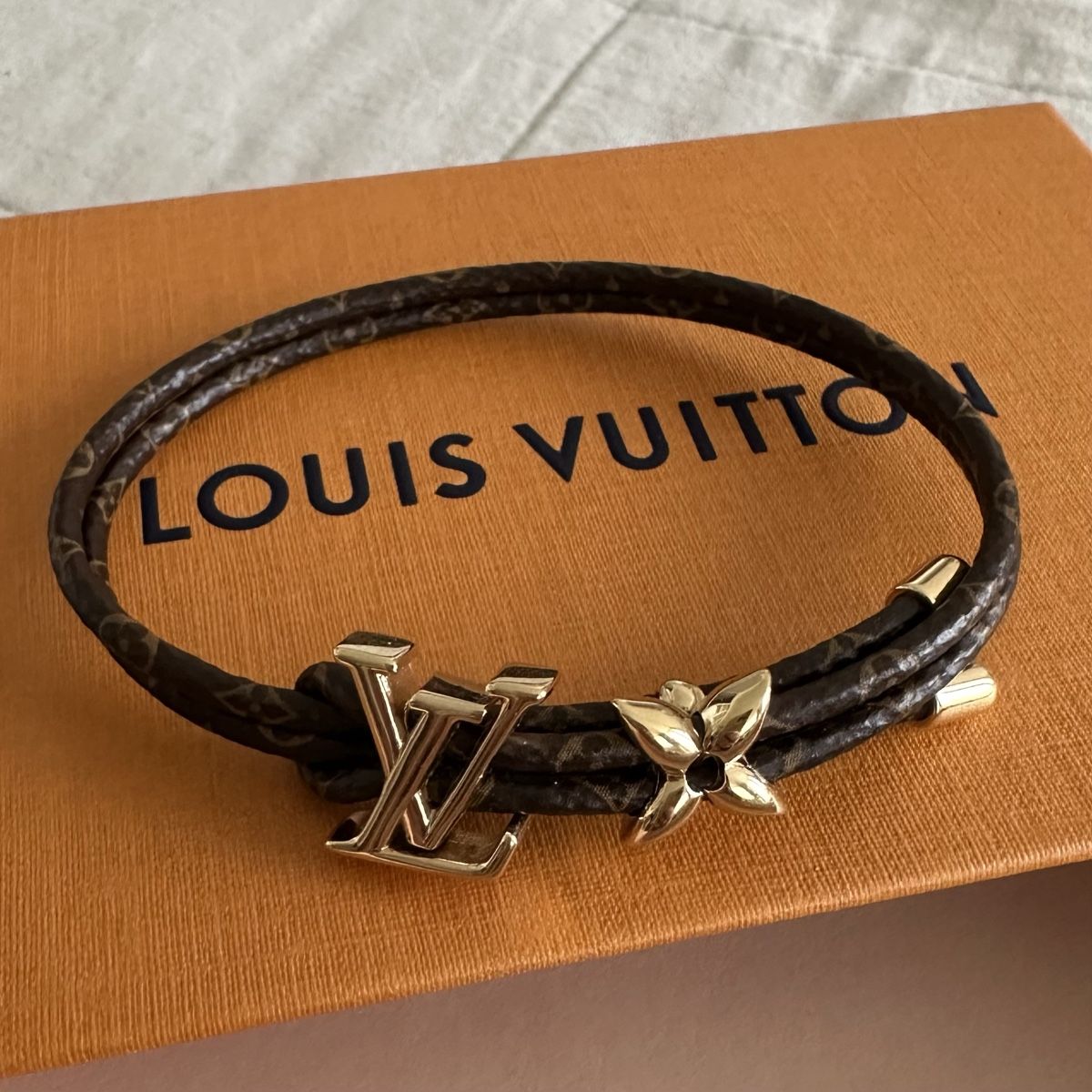 Louis Vuitton Armbänder & -reifen: Louis Vuitton Bloom Armband – Neu (gemäss Beschreibung) aus Zürich von Nomase10. 1