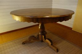 Ovaler Biedermeier Holztisch (Kirschbaum-Furnier?)