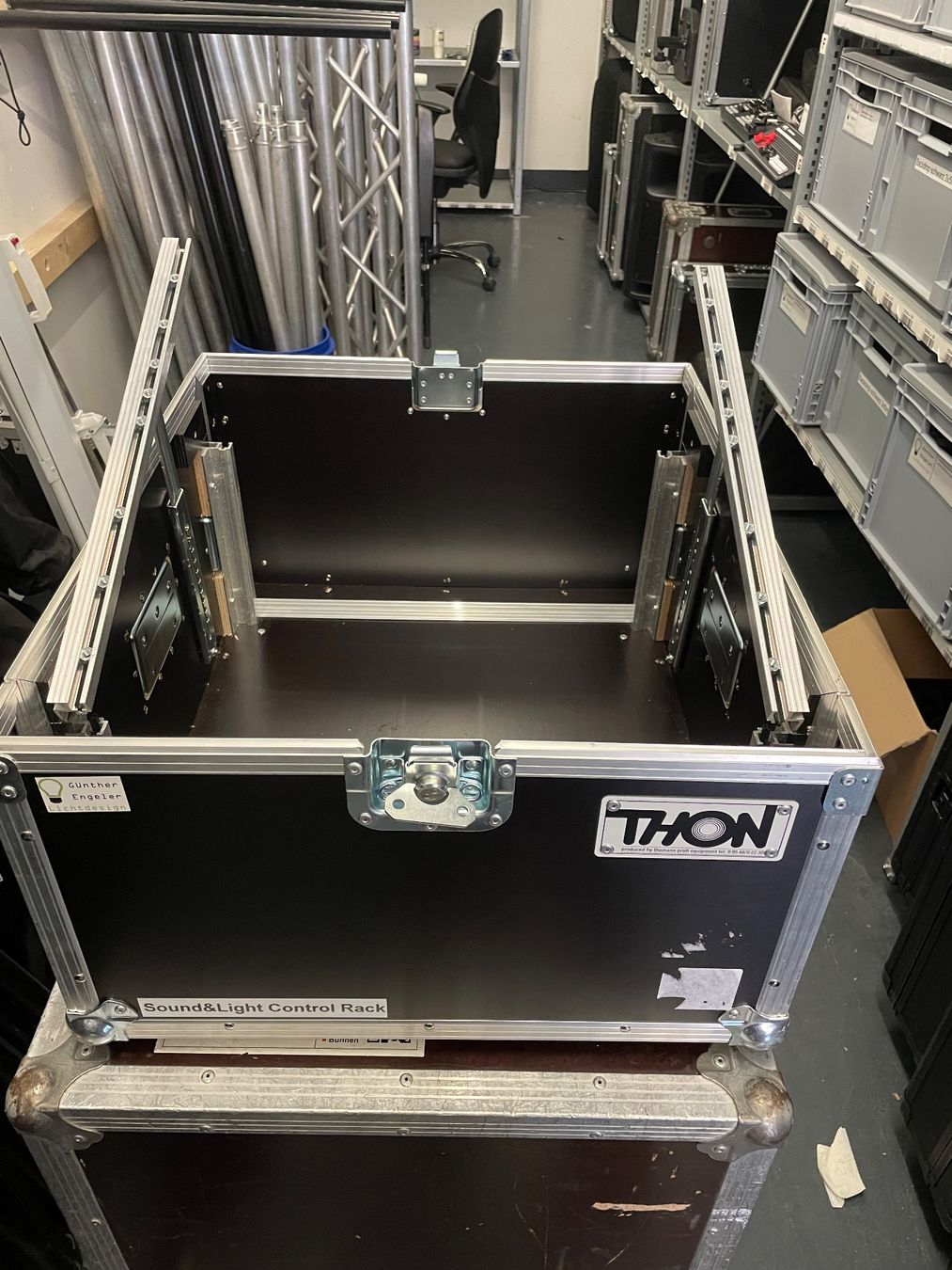 Altri accessori: Thon Triple Door Live Rack 6u 45 RA – Usato da Märstetten venduto da Manuel000