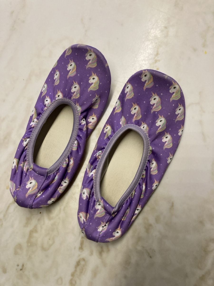 Chaussures garçon: Turn Finken Einhörner Gr 29 – Neuf (Voir description) à Schaffhausen par Kunigunde13