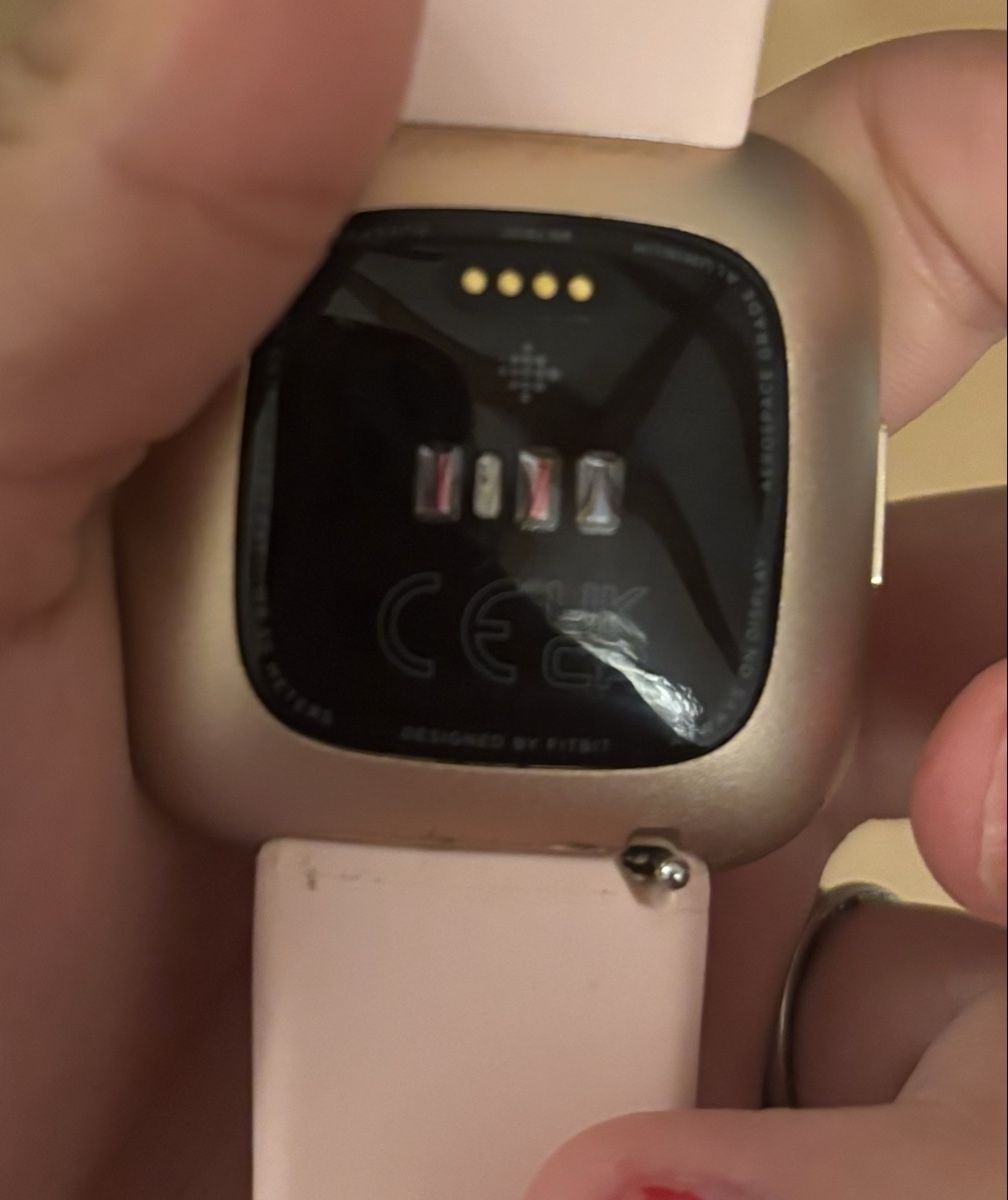 Fitbit Montres: Versa 2 à vendre rose gold – Neuf (Voir description) à Sonceboz-Sombeval par Luna_p1414 1