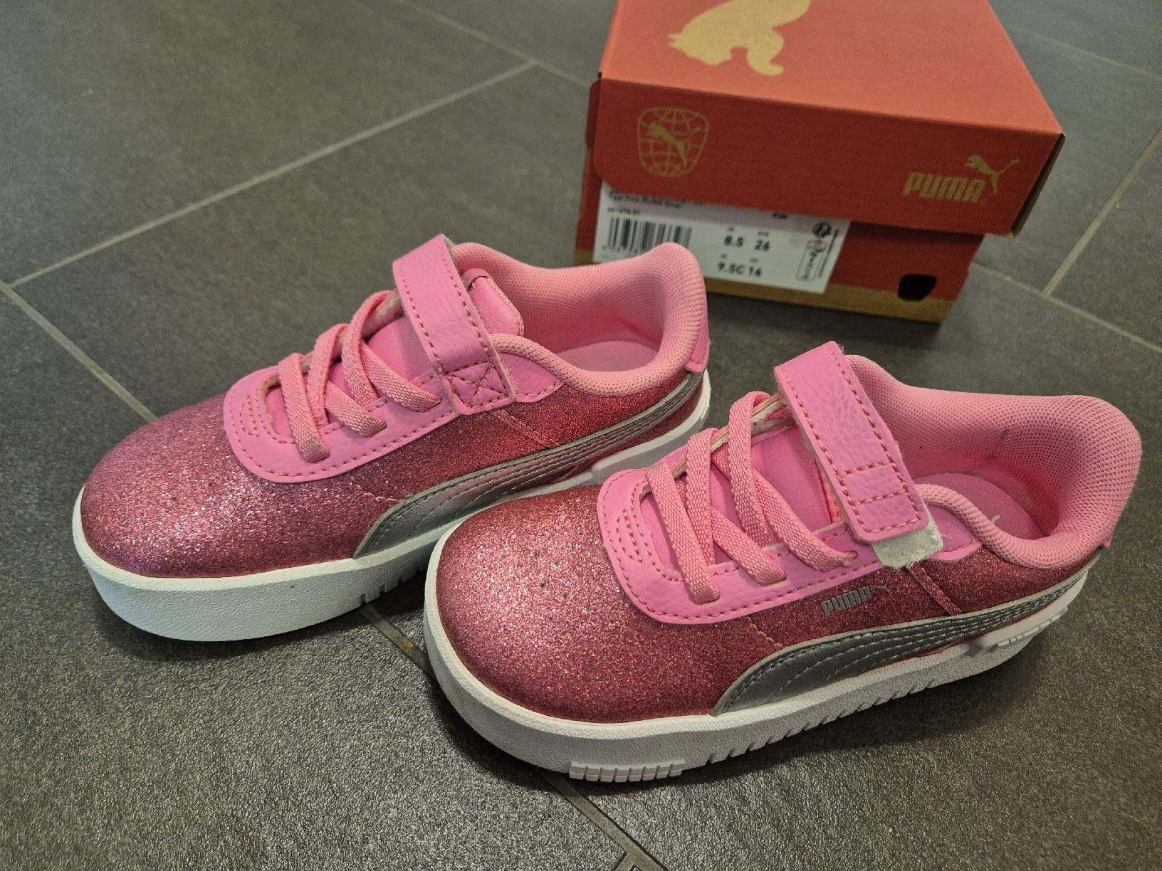 Puma Schuhe für Mädchen: Glitzerturnschuh Puma 26  wie neu – Neu (gemäss Beschreibung) aus Weesen von flying_kiwi 1