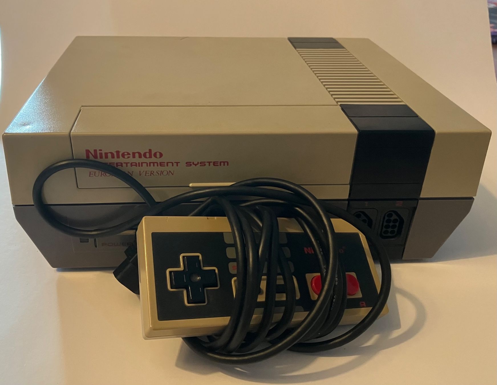 Nintendo Console: Console NES avec une manette – défectueuse – Difettoso da Ecublens VD venduto da Le_marchand_geek
