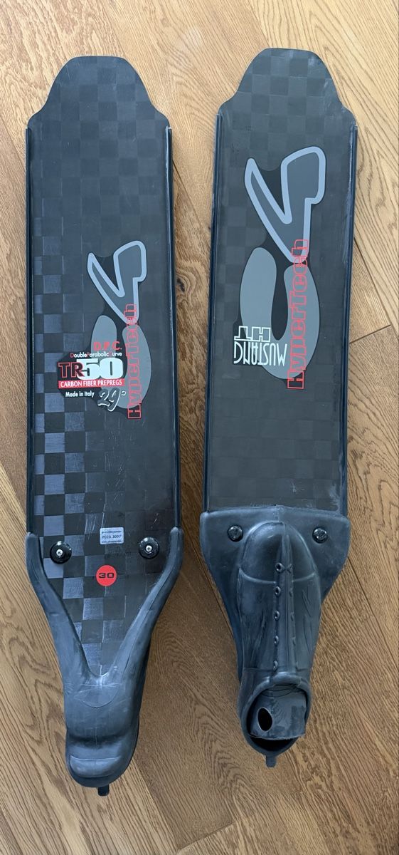 Flossen, Masken & Schnorchel: C4 Mustang HT Carbon Flossen – Gebraucht aus Hedingen von PabloEscobar-