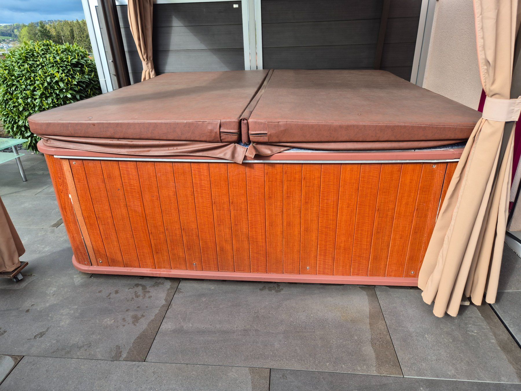 Whirlpool: Whirlpool Abdeckung Whirlpoolcover mit Lift – Usato da Henau venduto da AriesTrading 2