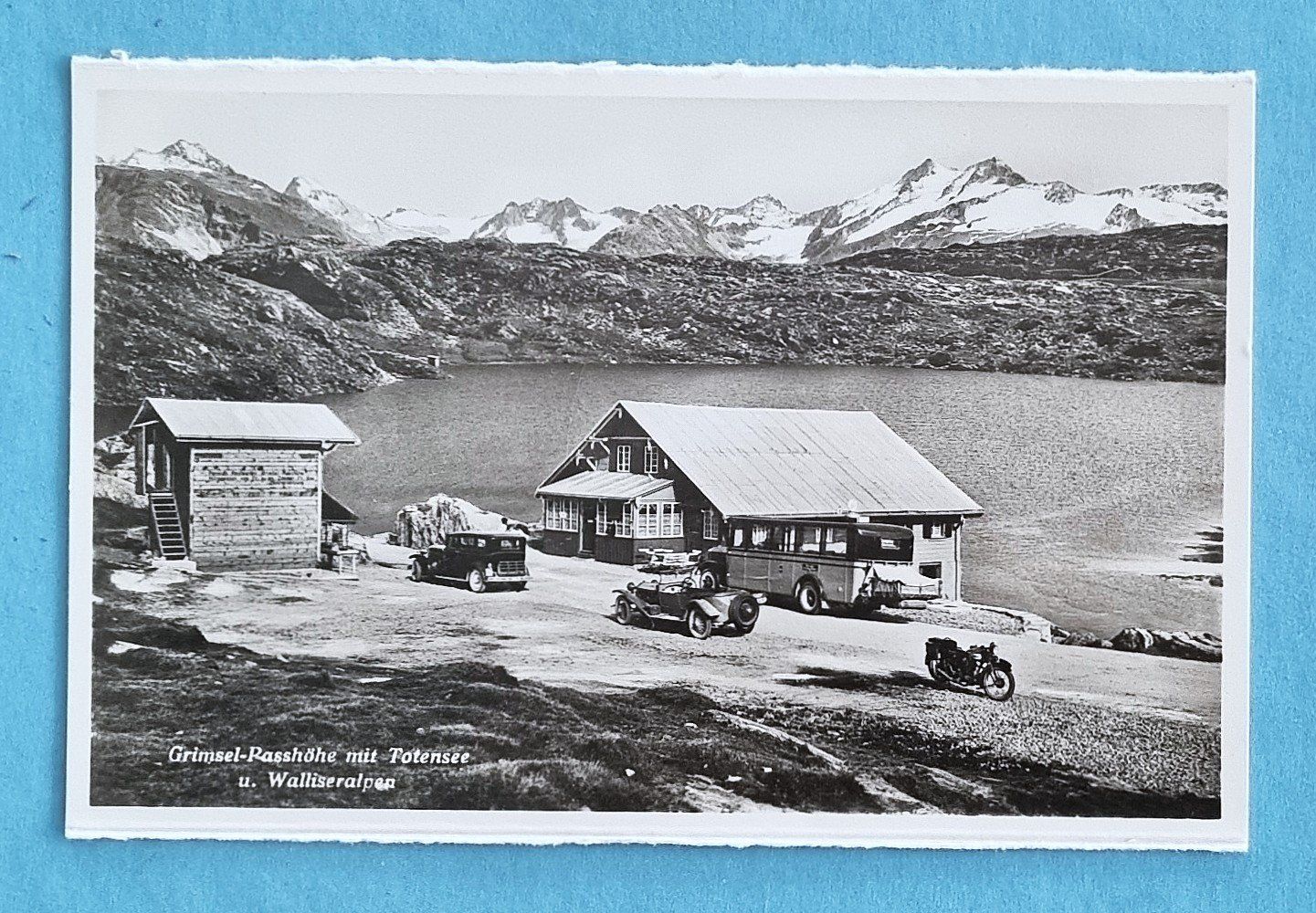 Cartoline postali: Grimsel - Hotel Passhöhe - Postauto - Oldtimer - Motorrad – Usato da Rothrist venduto da RROENK