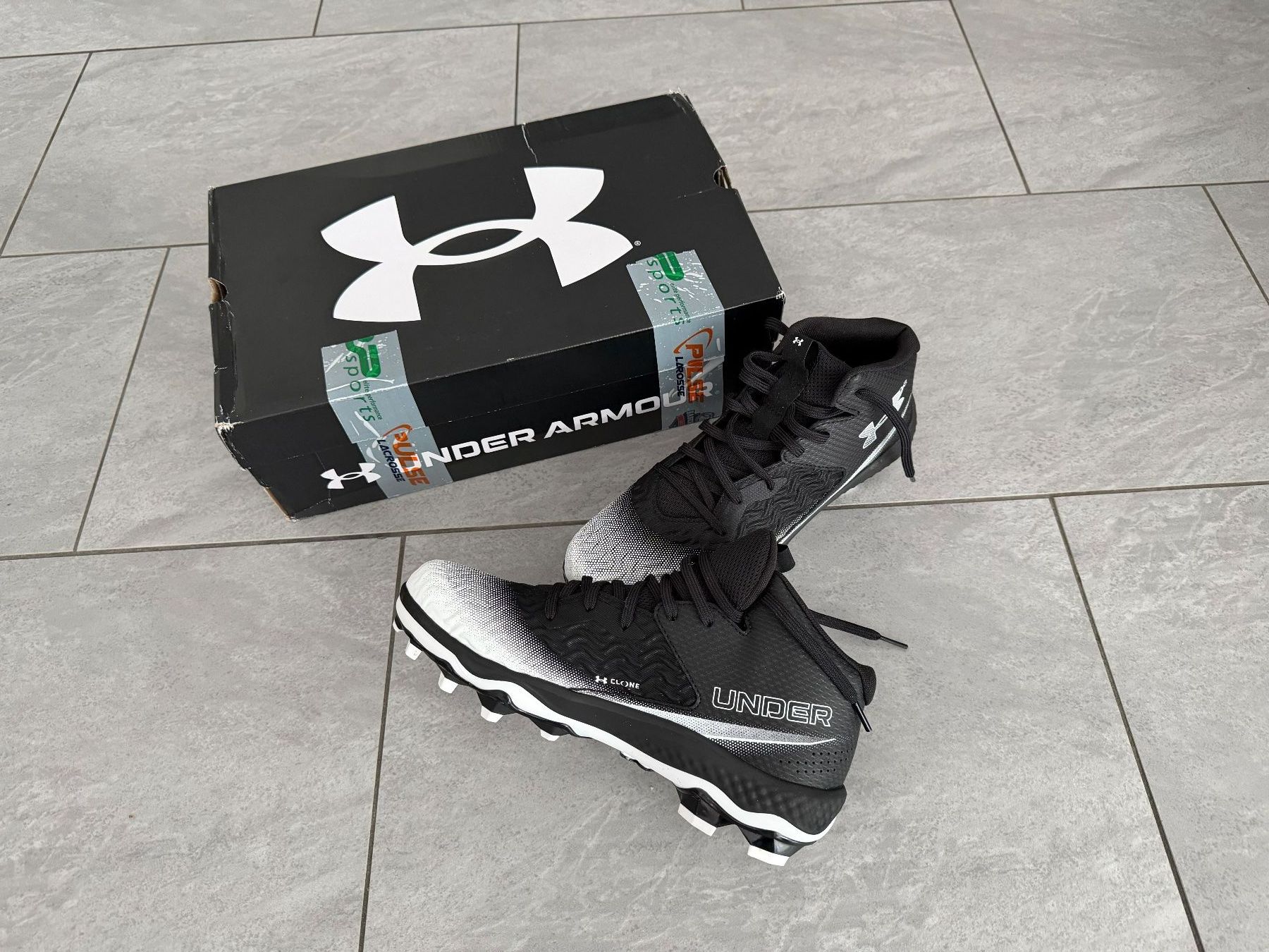 Scarpe da uomo: Under Armour Spotlight Mid - Grösse 44 – Nuovo e nell'imballaggio originale da Bülach venduto da Loredana13