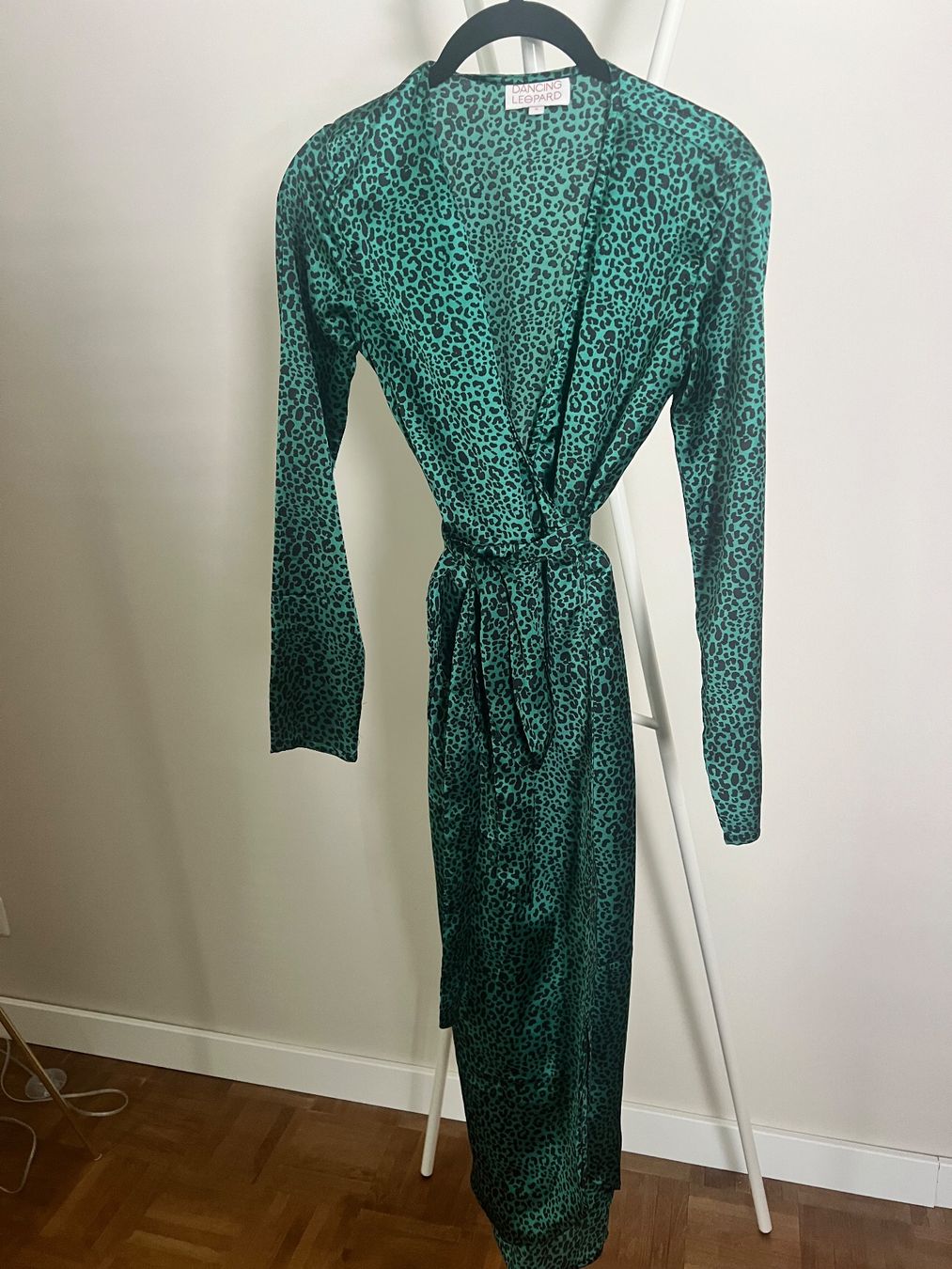 Vestiti: Silk midi wrap dress – Usato da Hombrechtikon venduto da nga_tl27