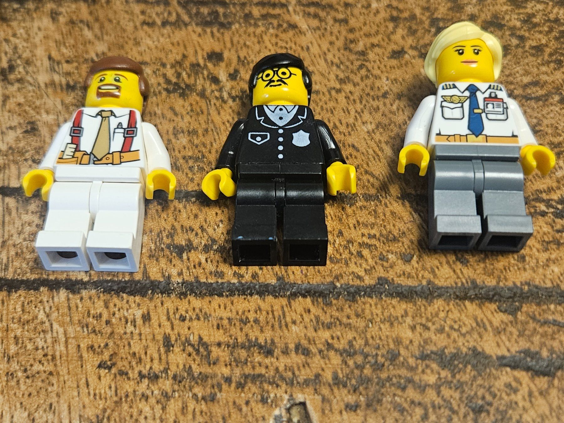 Lego Kit di costruzioni: lego lot de 3 figurines – Usato da Confignon venduto da Ecrofigs