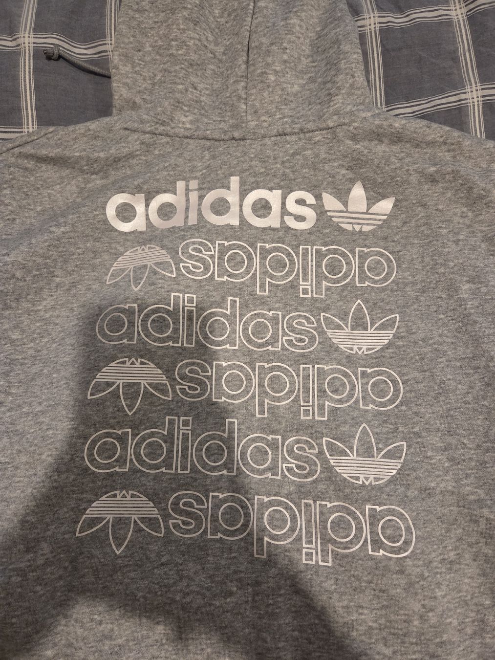 Adidas Maglioni & Felpe: Adidas Hoodie grau Grösse 34 – Usato da Bonstetten venduto da atiale 4