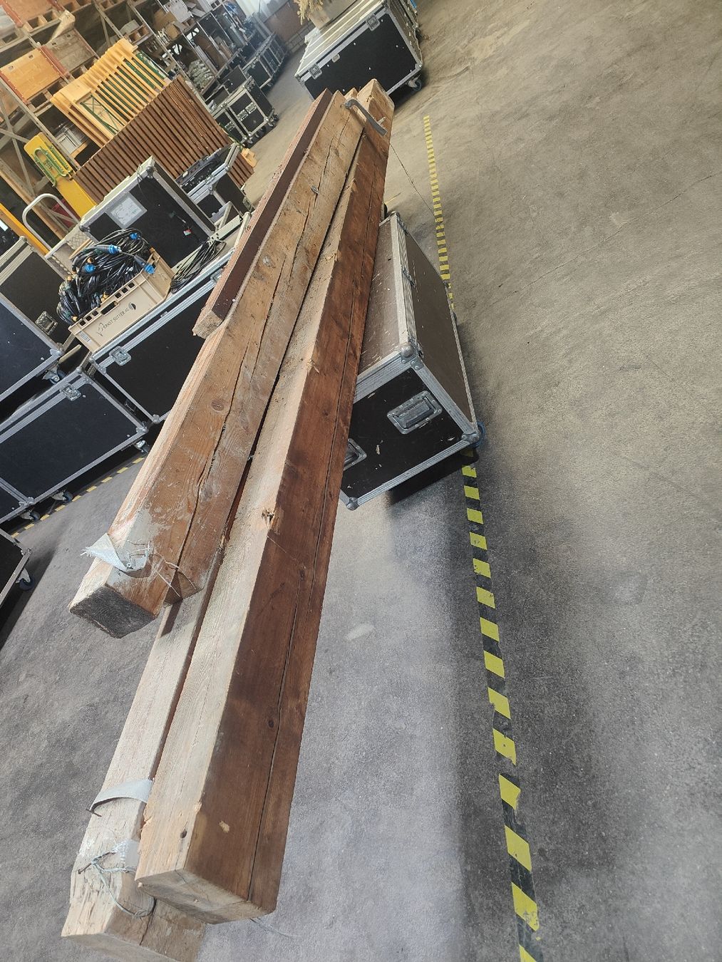 Articoli in legno: 3x Holzbalken  – Usato da Aesch LU venduto da Cubic