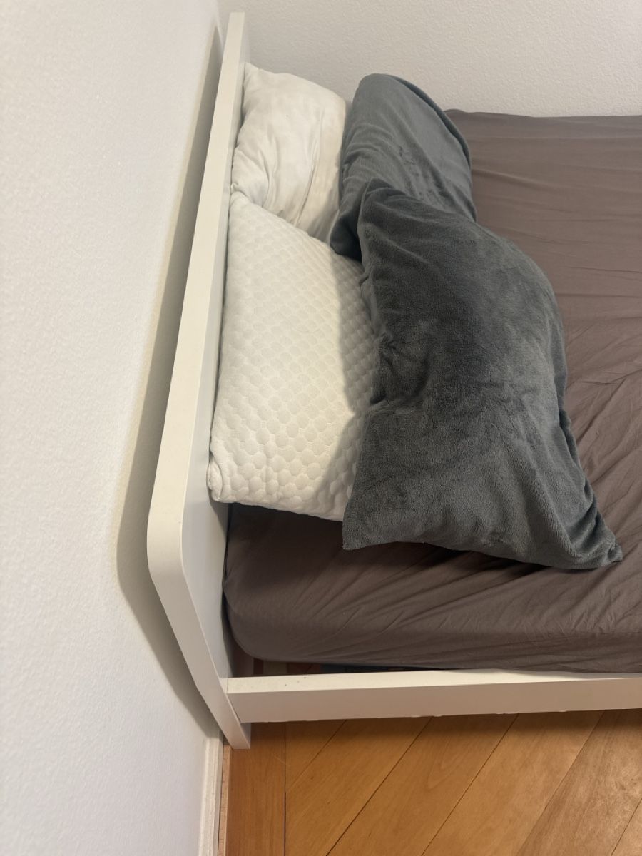 Letti: mBed frame,  Mattress, Cushions, 2 sheets, 4 pillows – Usato da Zürich venduto da sar_kk5w 1