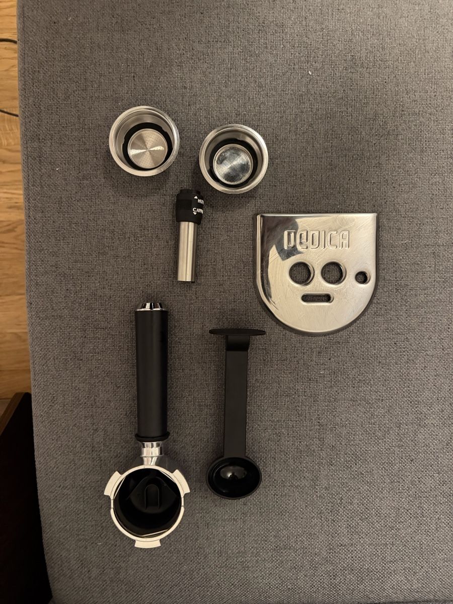 De'Longhi Macchine per caffè & Macchine per espresso: Macchina per caffé DeLonghi Dedica Style con accessori – Nuovo (secondo la descrizione) da Zürich venduto da ern_5jv6 3