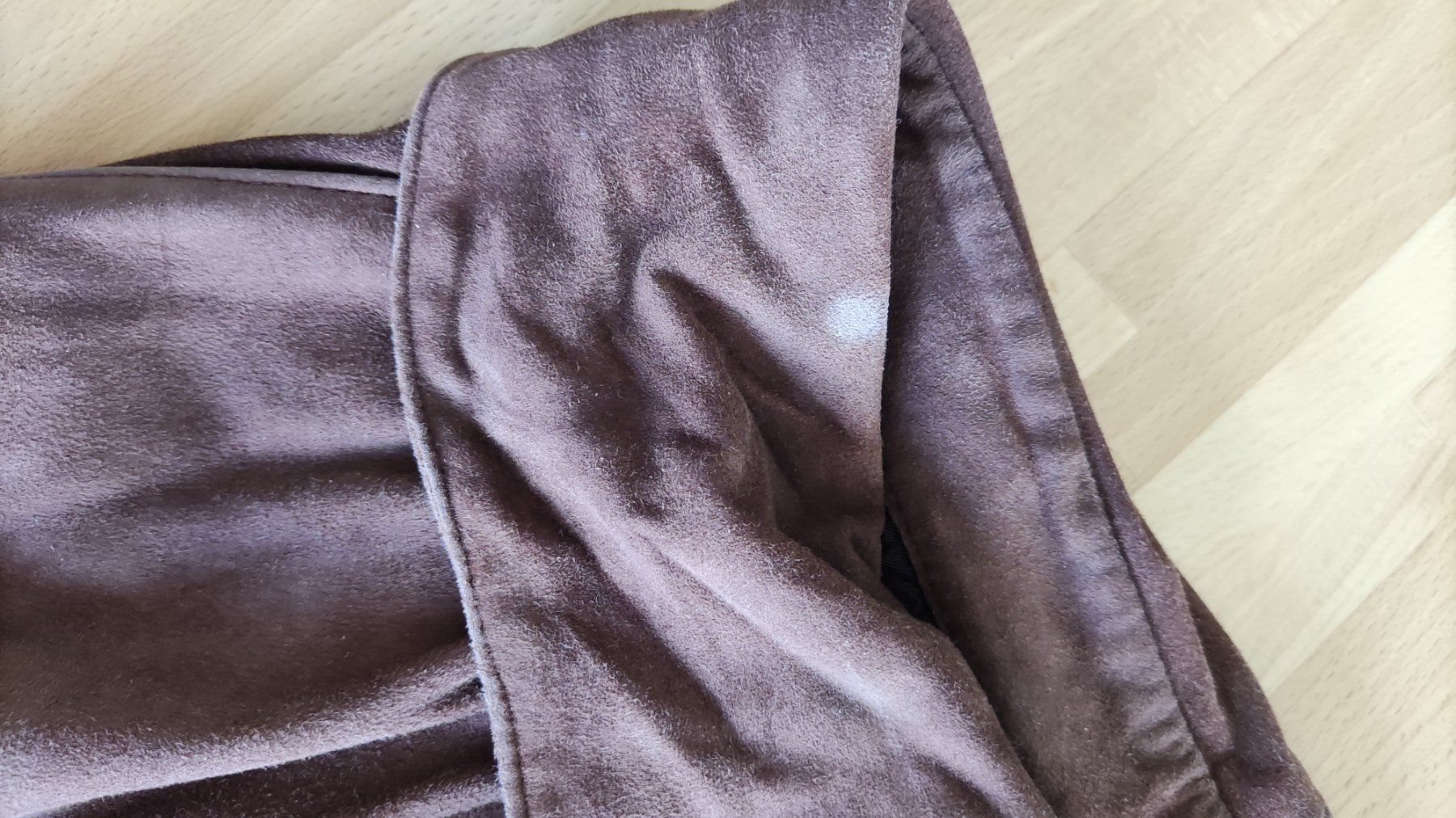 Pantaloni: Pantalon en daim vintage – Usato da Orbe venduto da ecilea 7