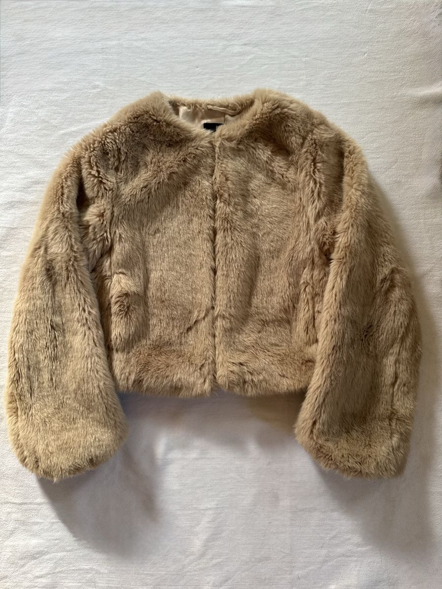 Jacken: PULL&BEAR Kunstfelljacke Beige (Gr. XXS)  – Gebraucht aus Schüpfheim von lil_5jzb