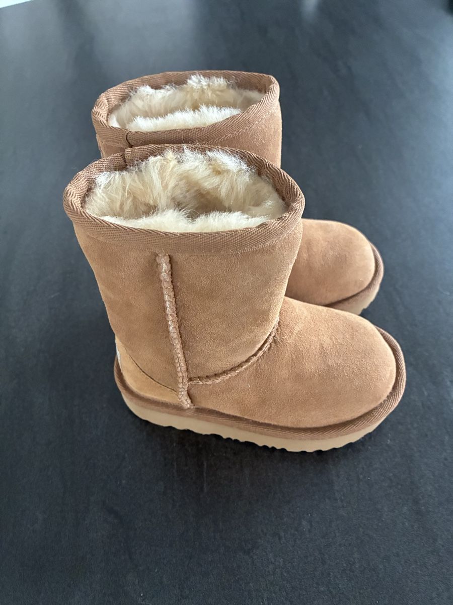 Ugg Scarpe da uomo: Original UGG Boots, Grösse 23.5, Model Classic II – Nuovo e nell'imballaggio originale da Romanshorn venduto da Erich270 1