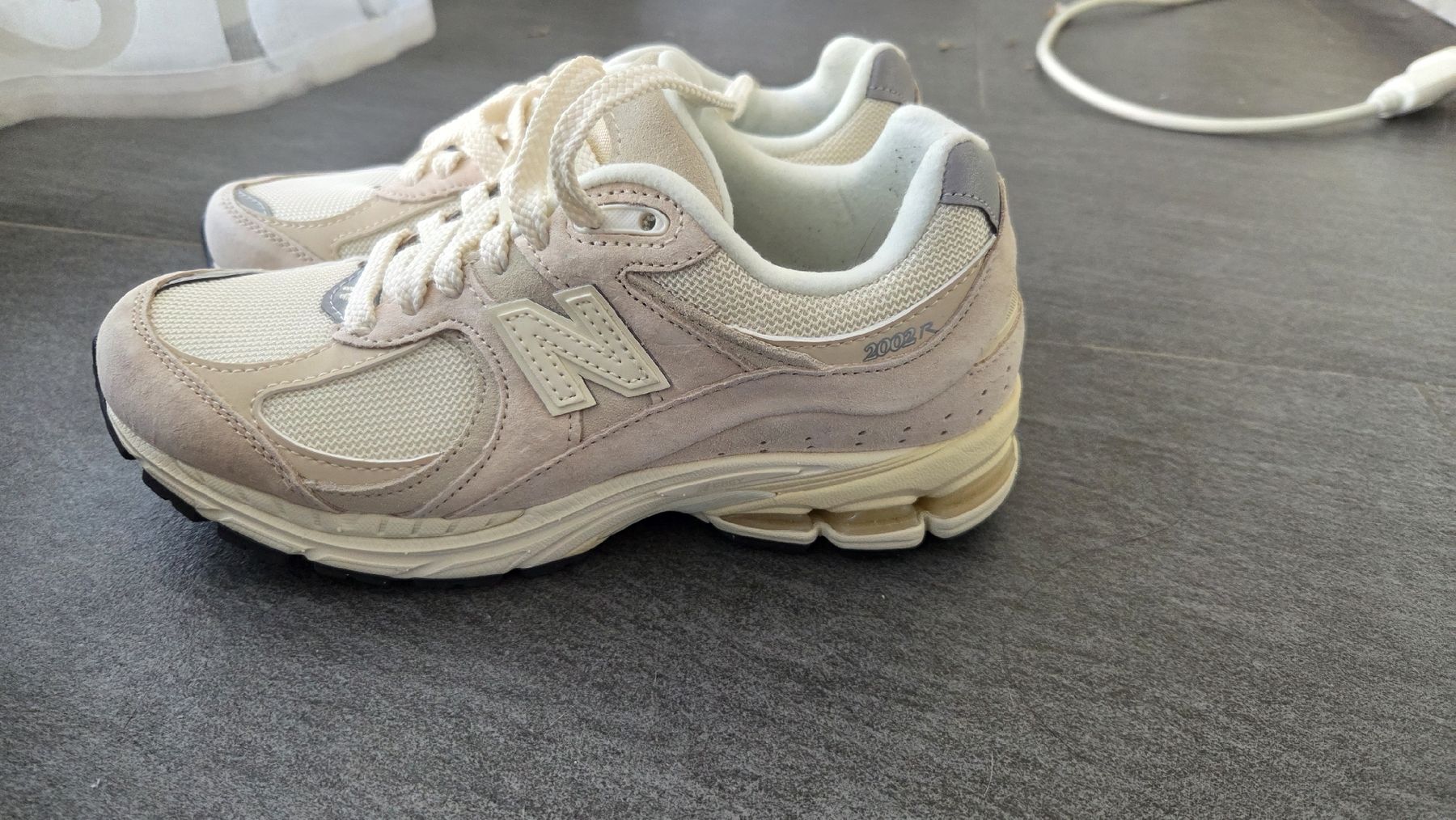 Damenschuhe: New Balance 2002 R beige – Neu (gemäss Beschreibung) aus Bülach von Deltaqy 4