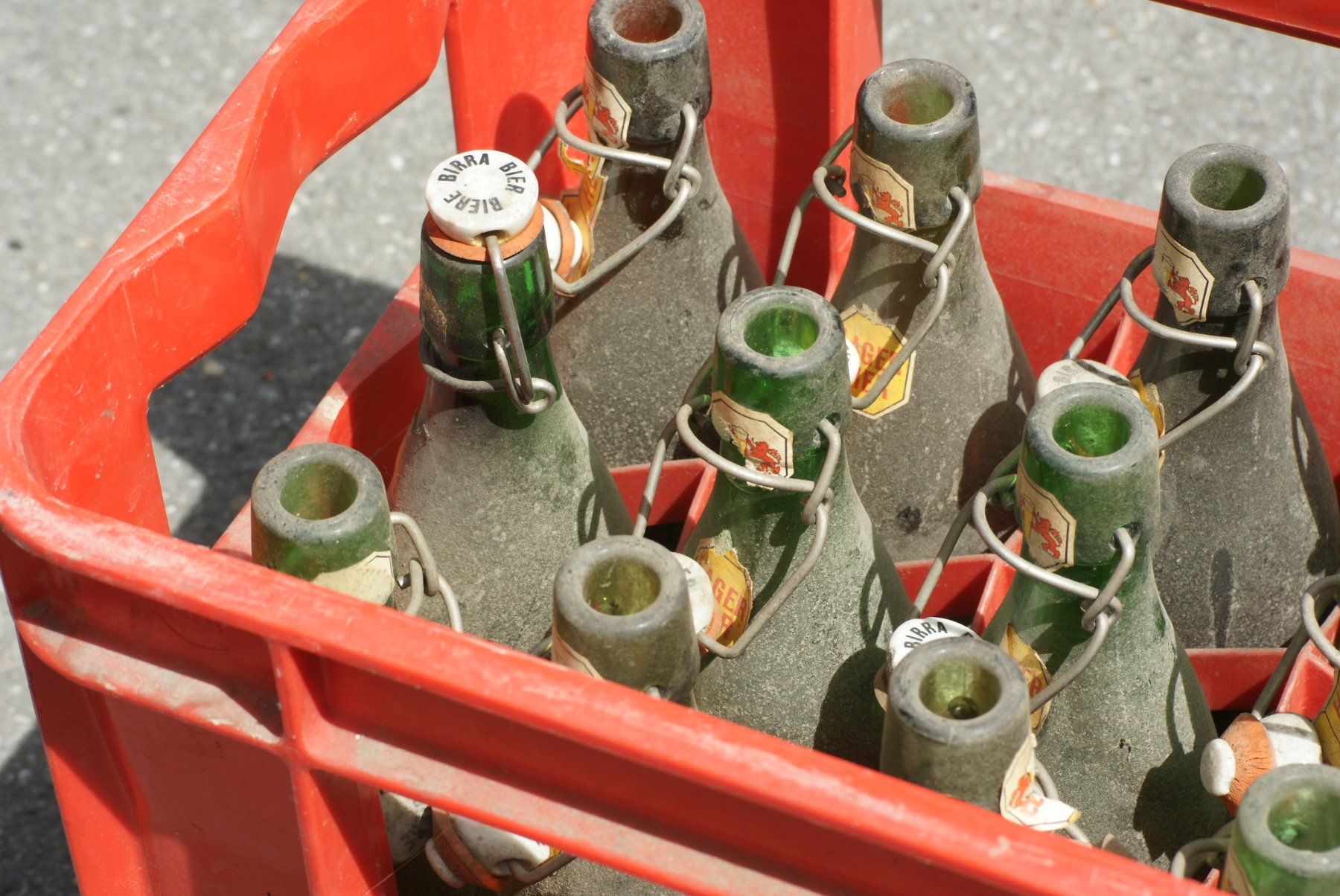 Bicchieri, Caraffe & Bottiglie: Harass Löwengarten mit Bierflaschen komplett – Usato da Schaan venduto da Jtd 1