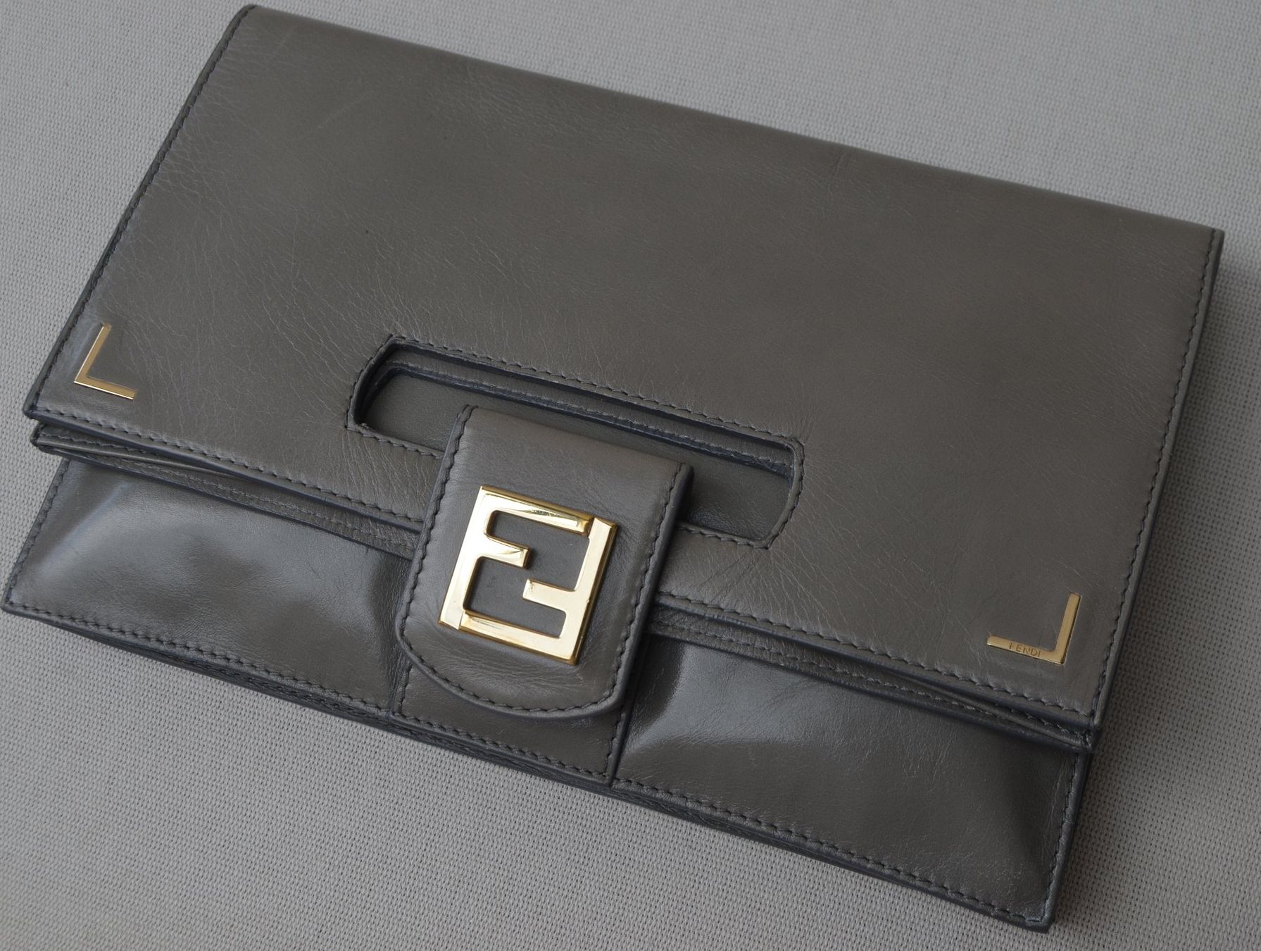 Fendi Taschen für Damen: Fendi Tasche / Sac / Pochette – Gebraucht aus Collonges von Auganien