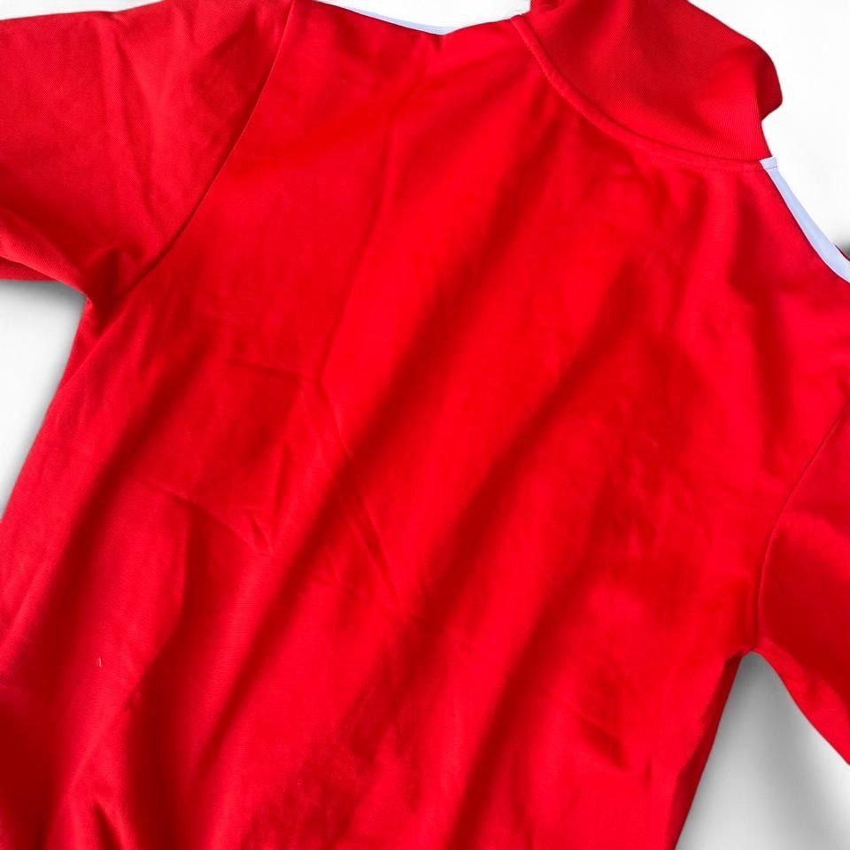 Adidas Giacche: Adidas Jacke rot  – Usato da Riehen venduto da RESTREET 4