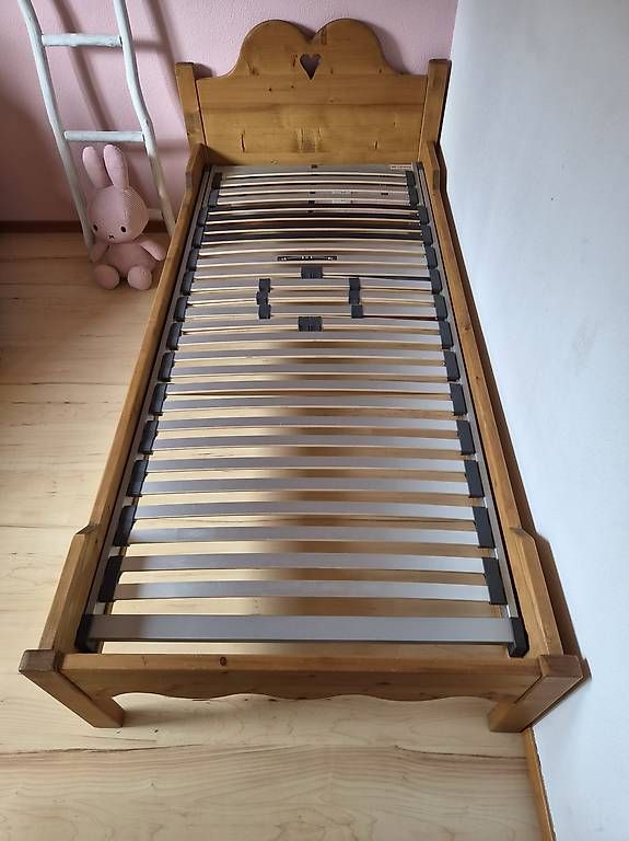 Betten: Lit style chalet avec sommier  – Gebraucht aus Yvonand von stmstm
