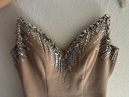 Abendkleid Odrella beige mit Steinen Grösse 38 neu