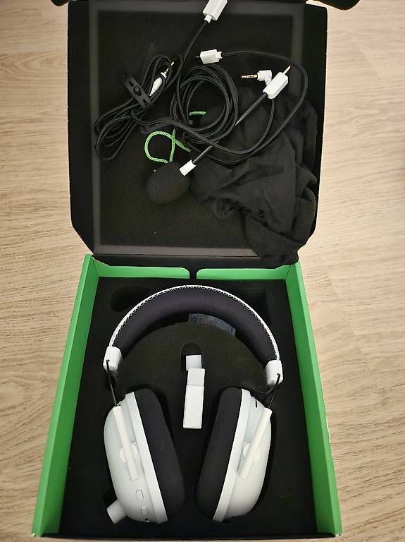 Cuffie: Razer BlackShark V2 Pro White Edition Kopfhörer – Usato da Wollerau venduto da luana.grossi 3