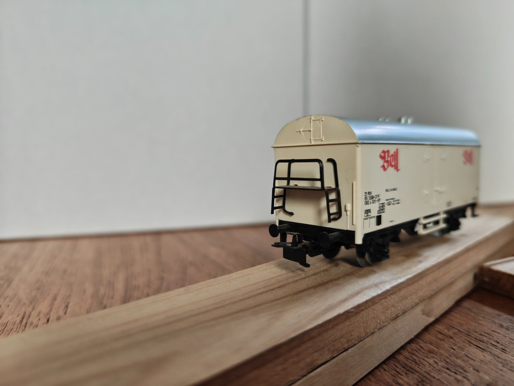Märklin Modellini di ferrovie: Märklin H0 Kühlwagen Bell AC – Usato da Bern venduto da JGBahn 1
