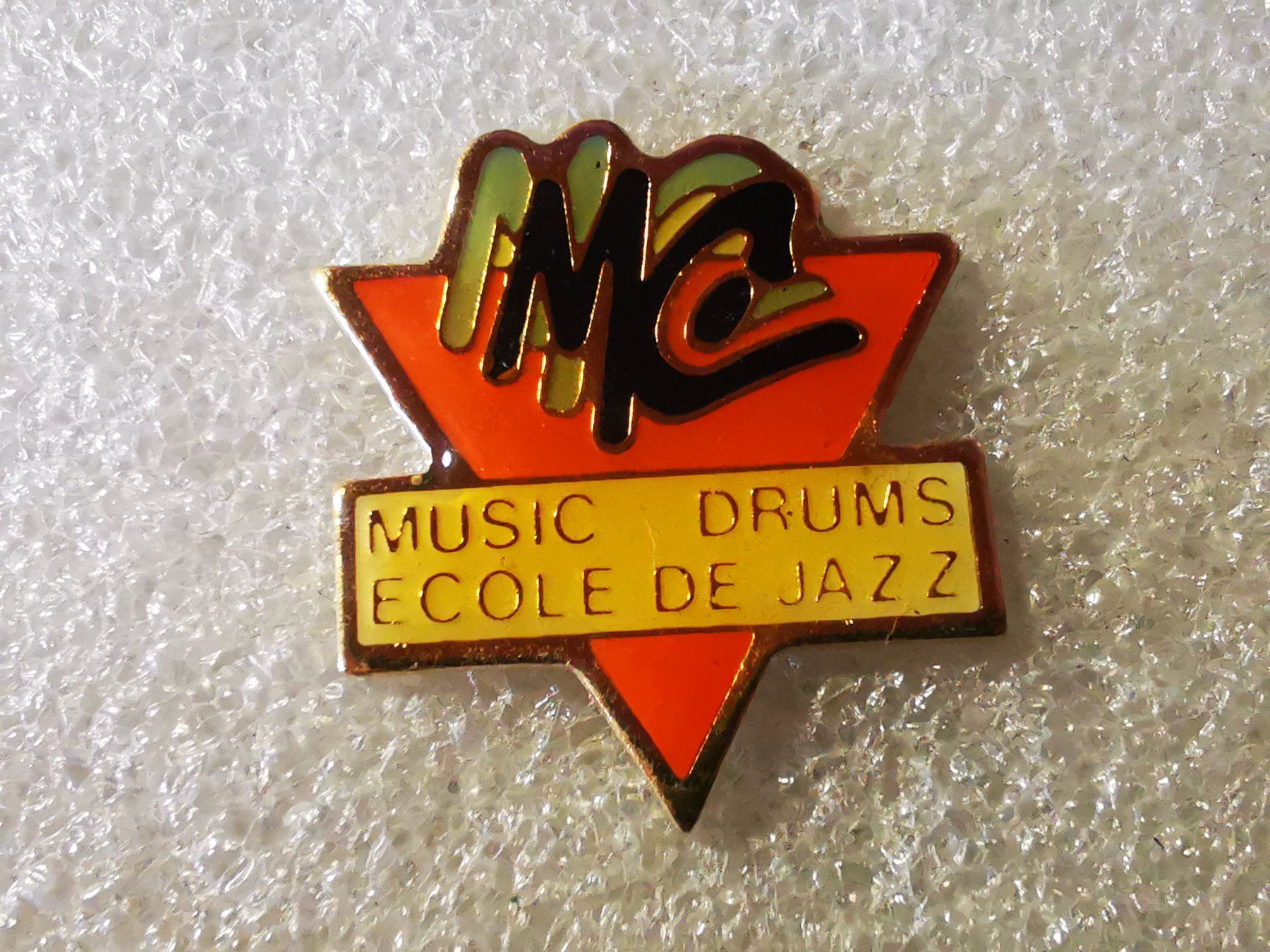 Placchette & Badge: Ansteckpin 152: Music Drums ecole de jazz – Usato da Oppligen venduto da Pin-Fall-Shop
