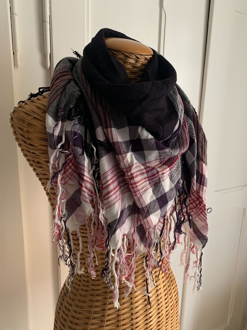 Tom Tailor Foulards, Tücher & Schals: TOM TAILOR - Schal Tuch violett-weiss – Gebraucht aus Zürich von Diazaio 1