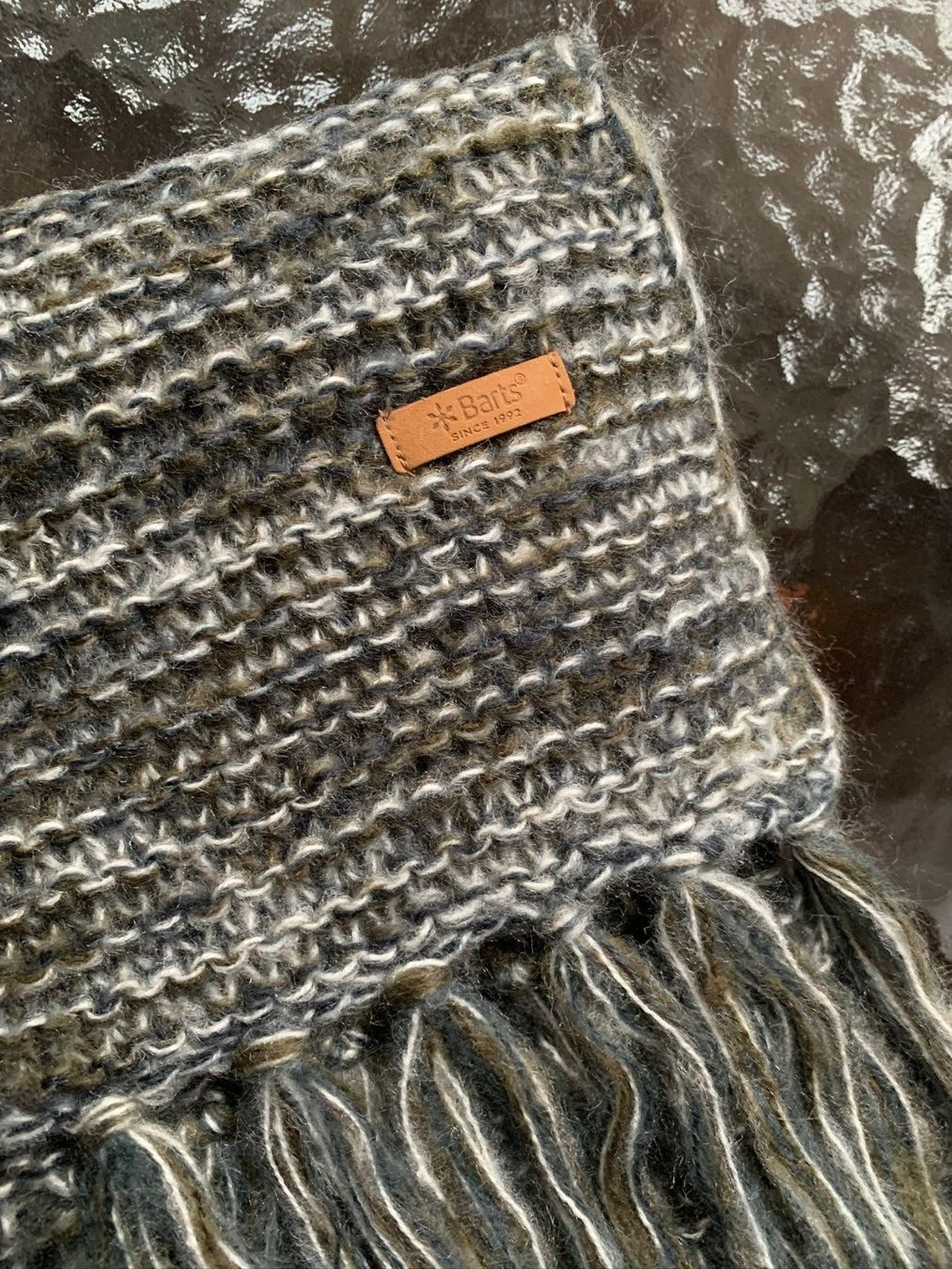 Barts Foulard & Sciarpe: BARTS - Strickschal grau gross warm – Usato da Zürich venduto da Diazaio 3