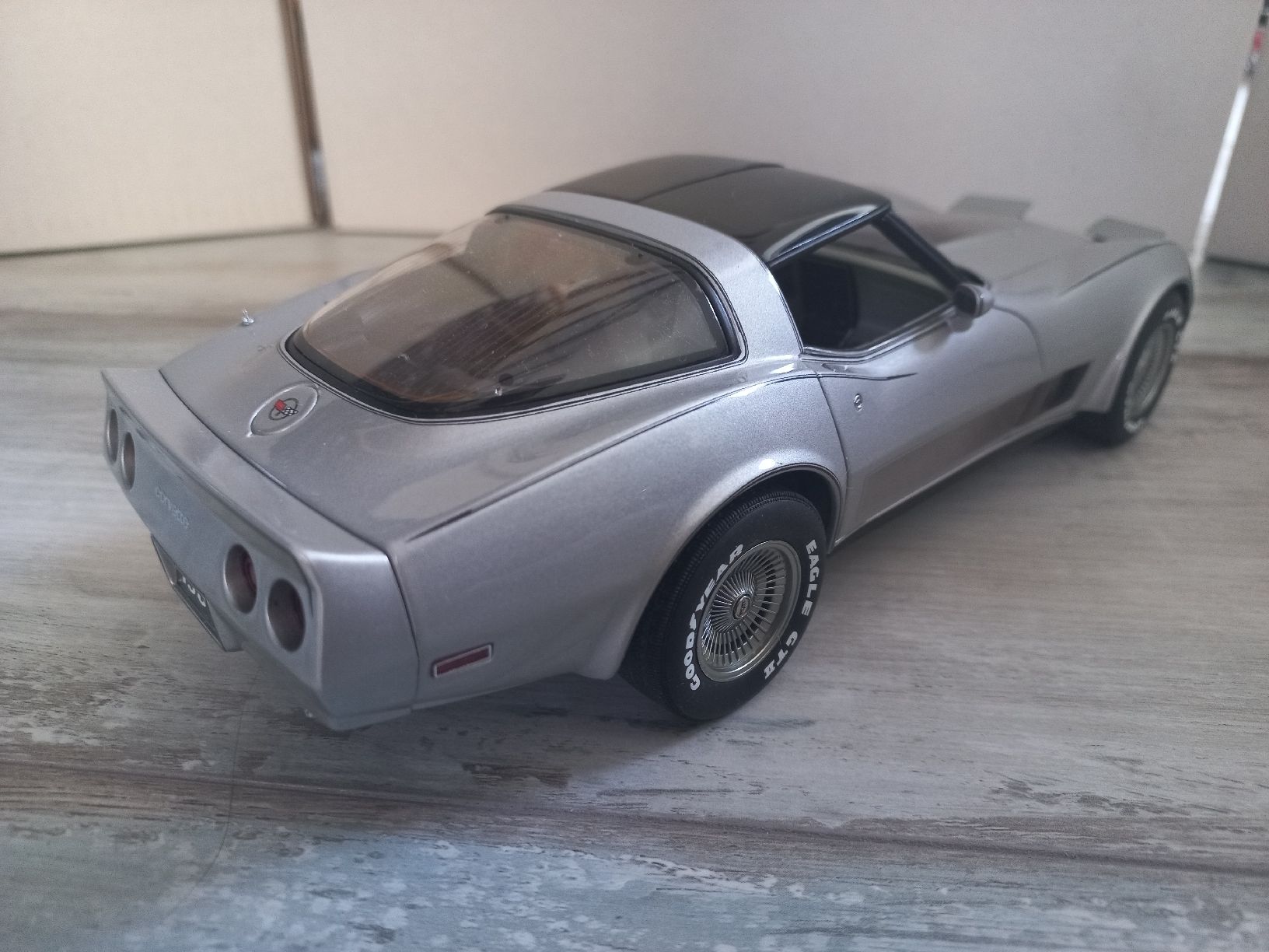 Autoart Modellautos: Chevrolet Corvette C3 1/18 Autoart – Gebraucht aus Attalens von remy_s00 4