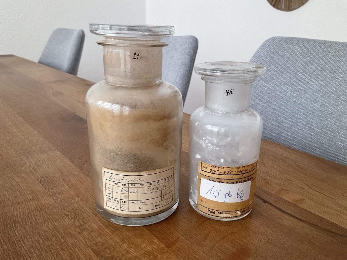 Laborzubehör: Antike Apothekerflaschen 2 Stk. – Gebraucht aus Bern von kano68 1