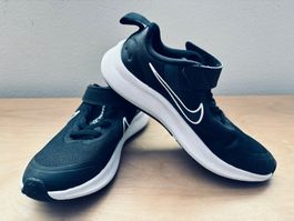 Nike Sportschuh "Star Runner" / Grösse 31 / Farbe: schwarz