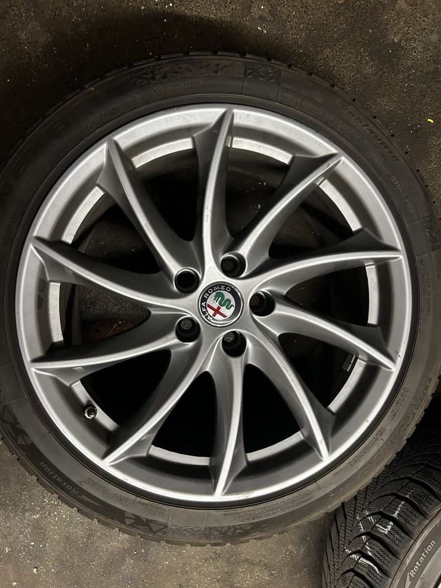 Pneus & Roues: Alfa Giulia Räder mit Winterreifen – D'occasion à Romanshorn par ALFAHOESI33 1