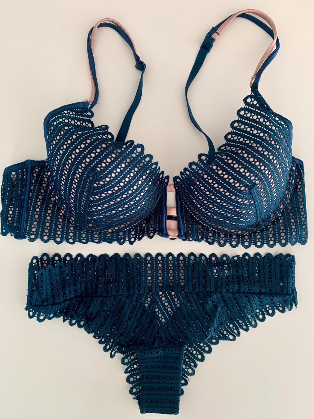 Altra biancheria intima: LIVY Dessous-Set – Nuovo (secondo la descrizione) da Allschwil venduto da katokaka