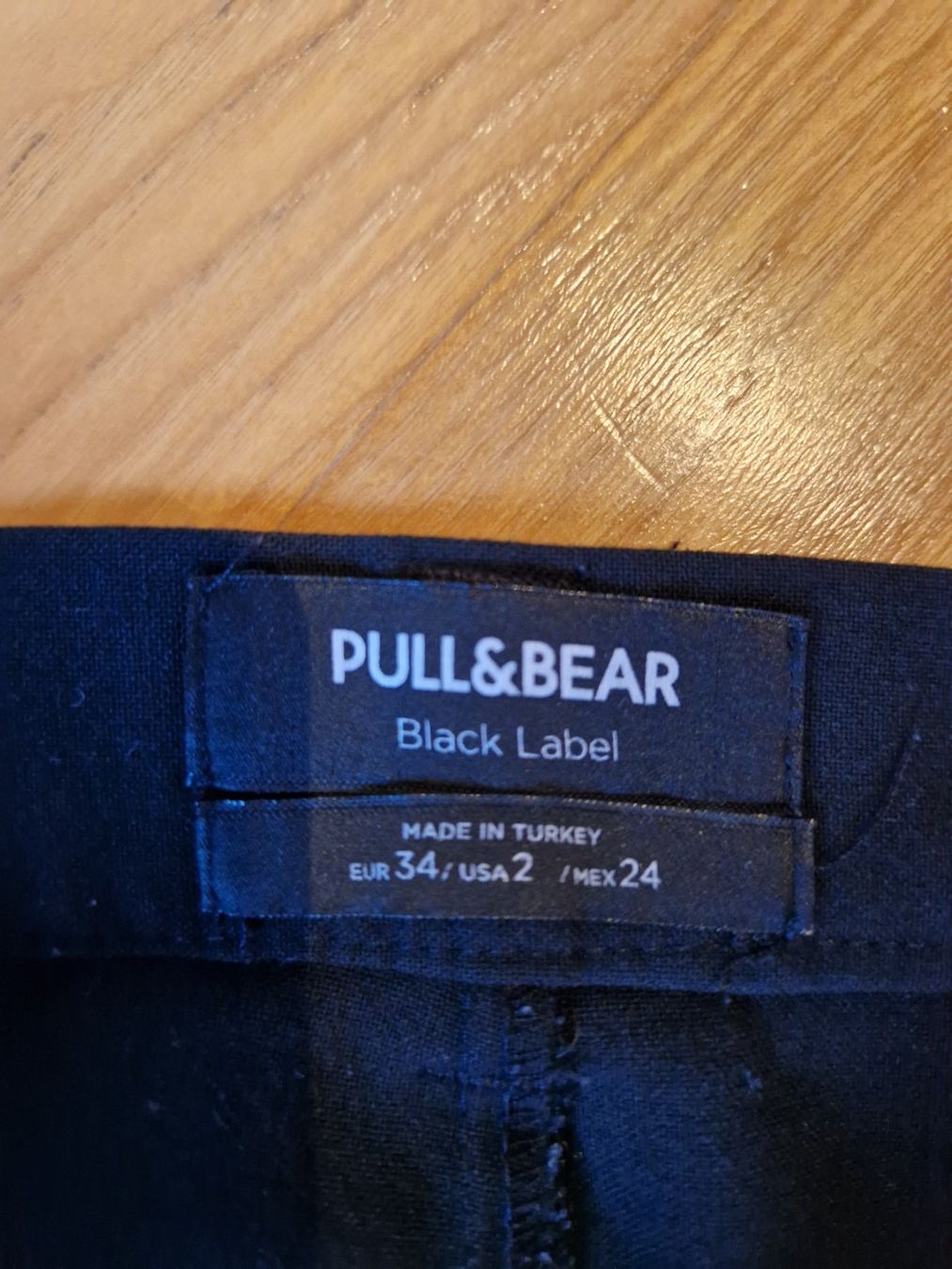Pull&Bear Pantaloni: schwarze Stoffhose der Marke Pull&Bear in Gr. 34 – Usato da Meierskappel venduto da Funnybean 2