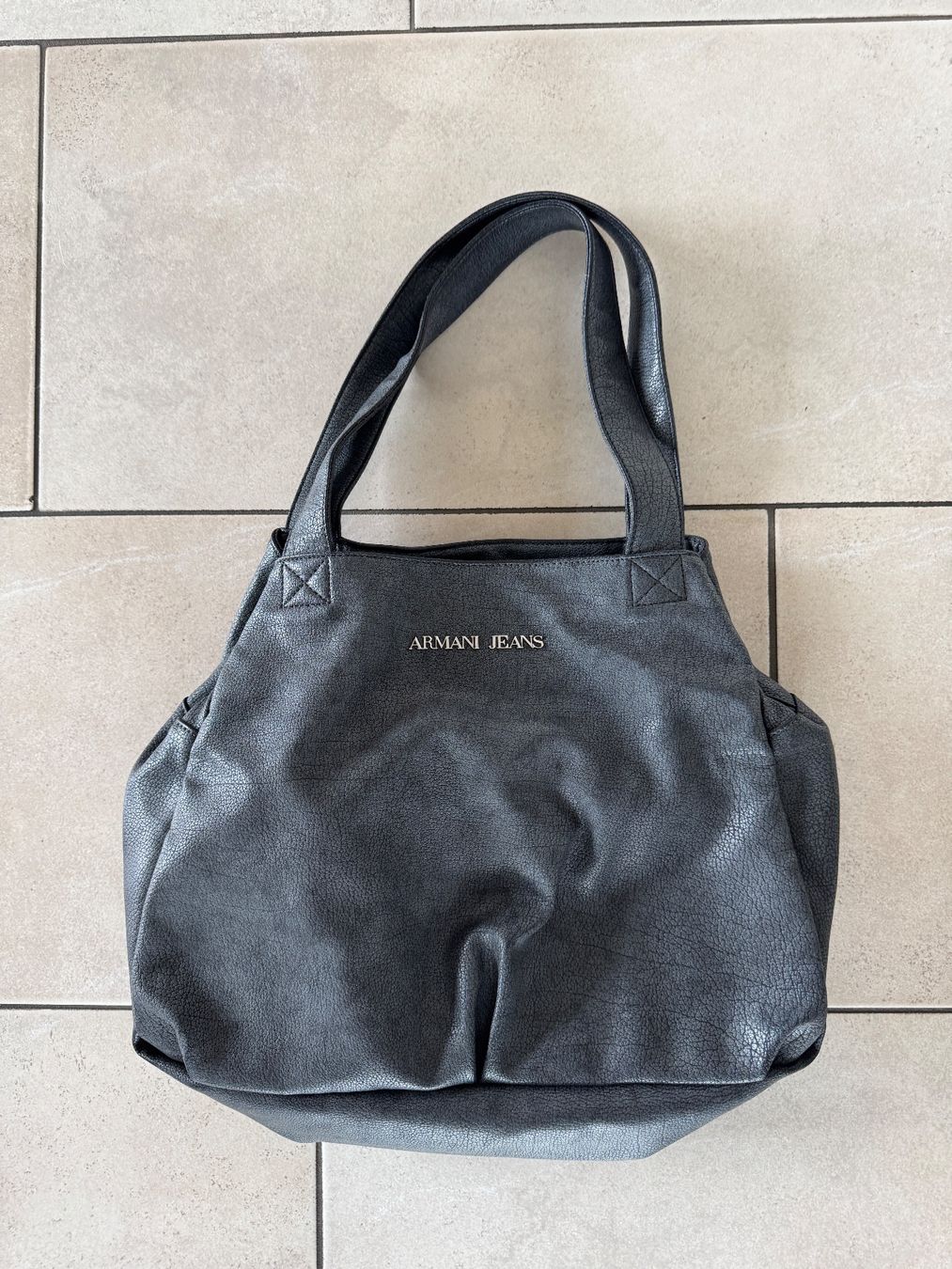 Armani Borse da donna: Armani Jeans Handtasche grau Kunstleder – Usato da Teufen AR venduto da chi_h55m