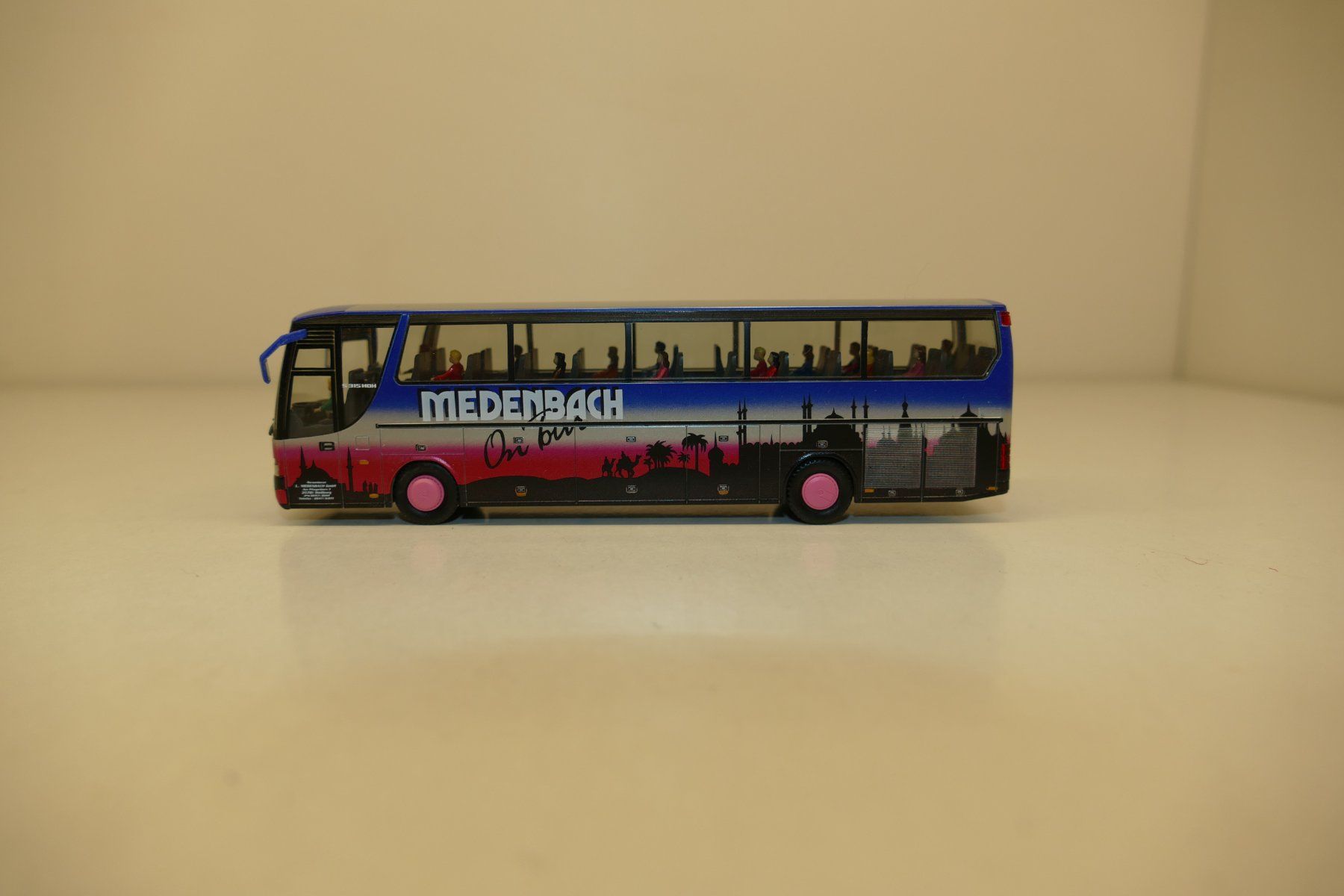 Herpa Modellini d'auto: Herpa 1:87: Setra S315 HDH Reisebus mit Figuren – Nuovo (secondo la descrizione) da Niederhasli venduto da Flash32 1