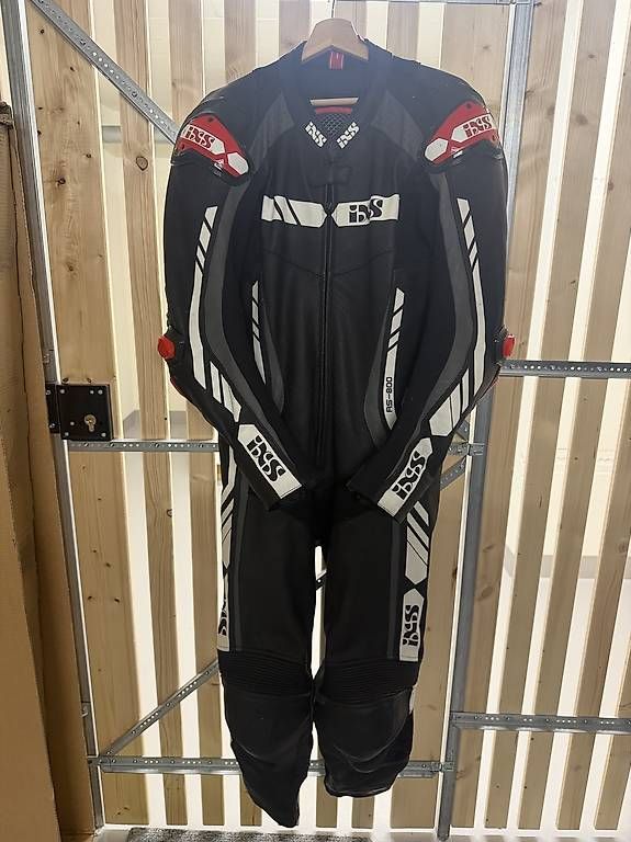 Costumes, combinaisons de sport et fonctionnelles: Motorrad Ausrüstung  – D'occasion à Winterthur par Rudolfo1970 4