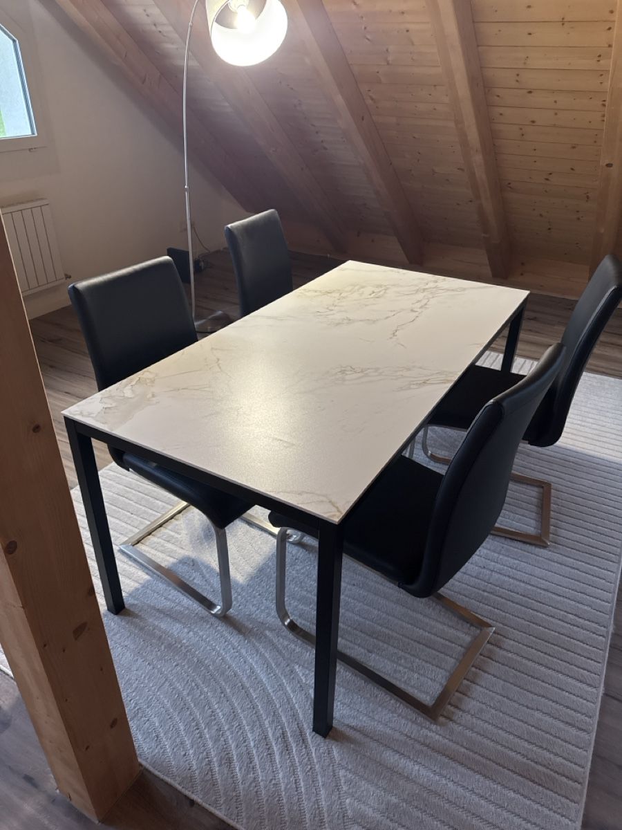 Tavoli: Tisch Marmoroptik inkl. 4 Stühle – Usato da Kallnach venduto da sch_f5qg