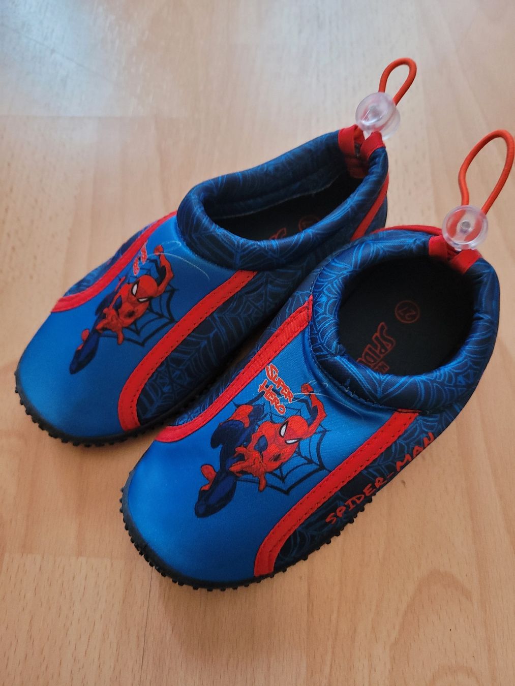 Scarpe per ragazzi: Badeschuhe gr. 27 Spiderman – Usato da Inwil venduto da Flower2325