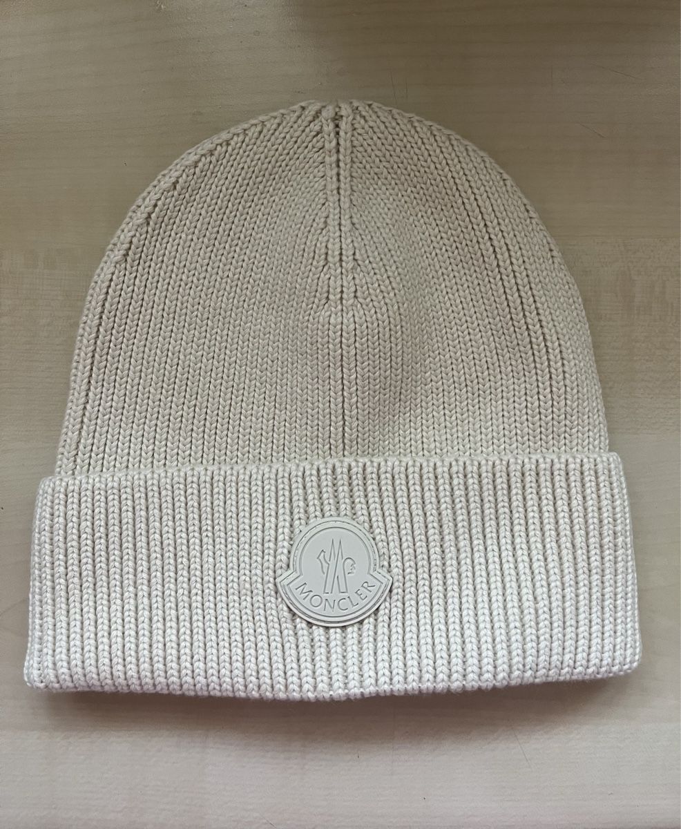 Moncler Copricapi, berretti & cappellini: Creme Moncler Beanie – Nuovo (secondo la descrizione) da Fehraltorf venduto da y2kout7