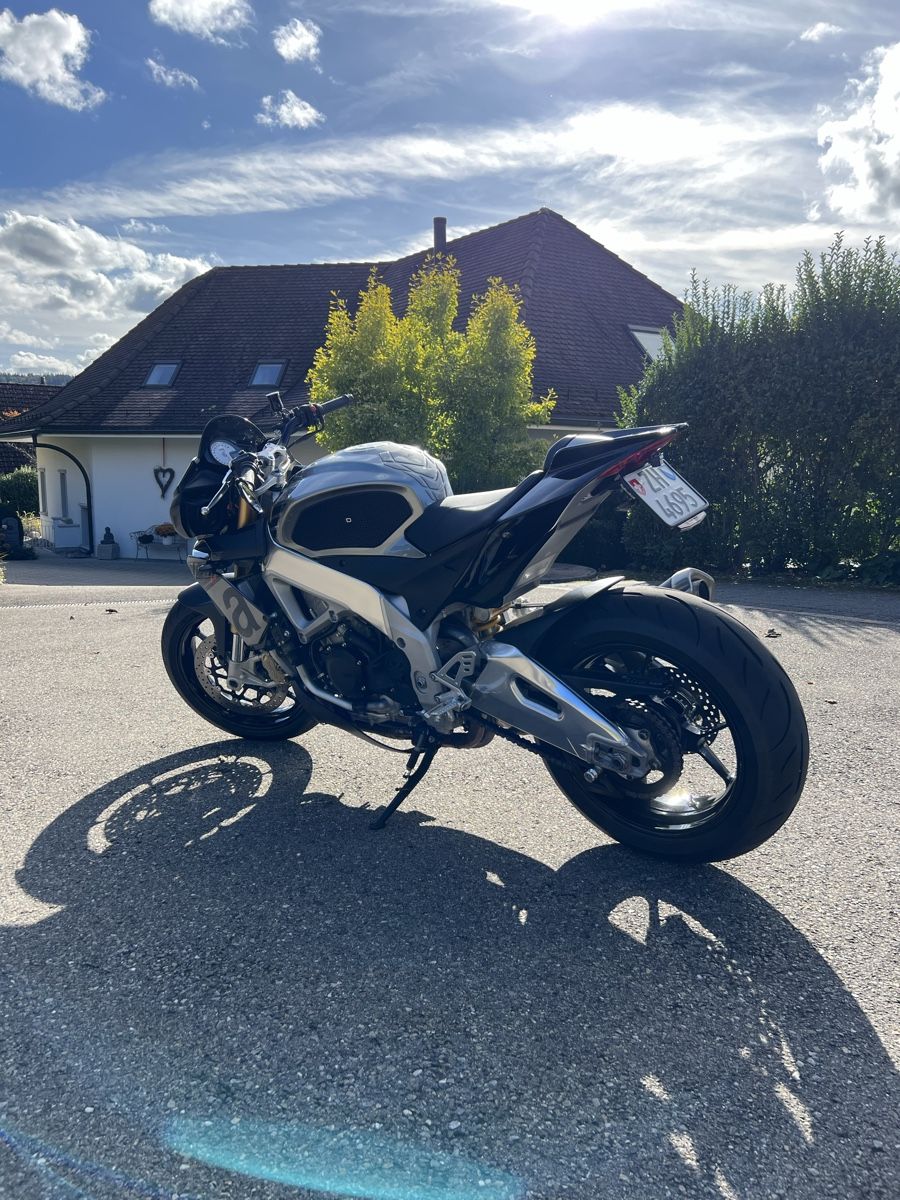 Aprilia Strada: Aprilia Tuono V4 1100 – Usato da Embrach venduto da Dmoney 4