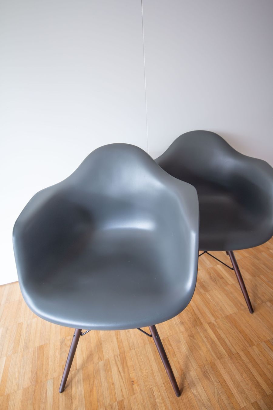Eames Sedie: 2x Eames Plastic Armchair – Usato da Zürich venduto da ip_8055 3