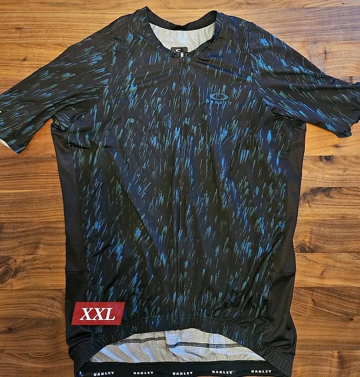 Maillots de corps & Pantalons: 3x Radtrikot Oakley – D'occasion à Bern par oli_cnt9 3