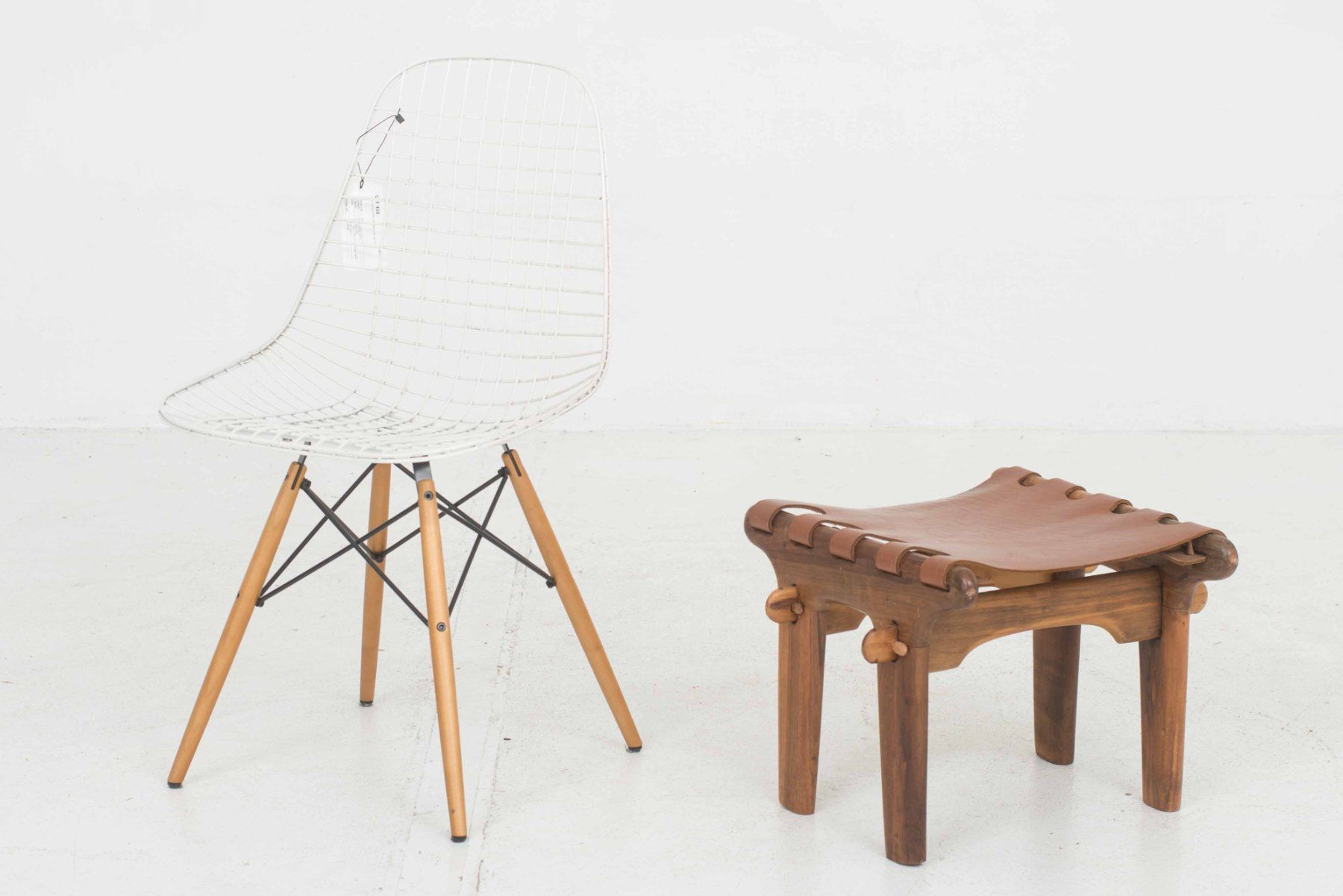 Sgabelli: Muebles de Estilo Hocker von Angel Pazmino – Usato da Zürich venduto da STUZH38 3