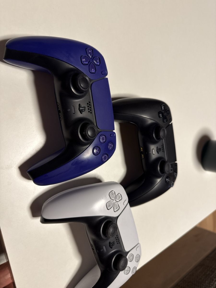 Sony Manettes: 3 Ps 5 Controller – Défectueux à Uetendorf par Loscar1