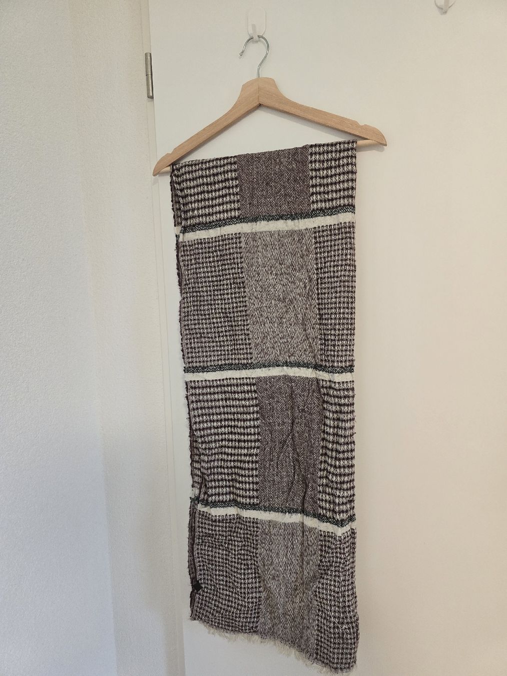 Foulards & écharpes: Écharpe à motifs – D'occasion à Martigny par joanavale 1